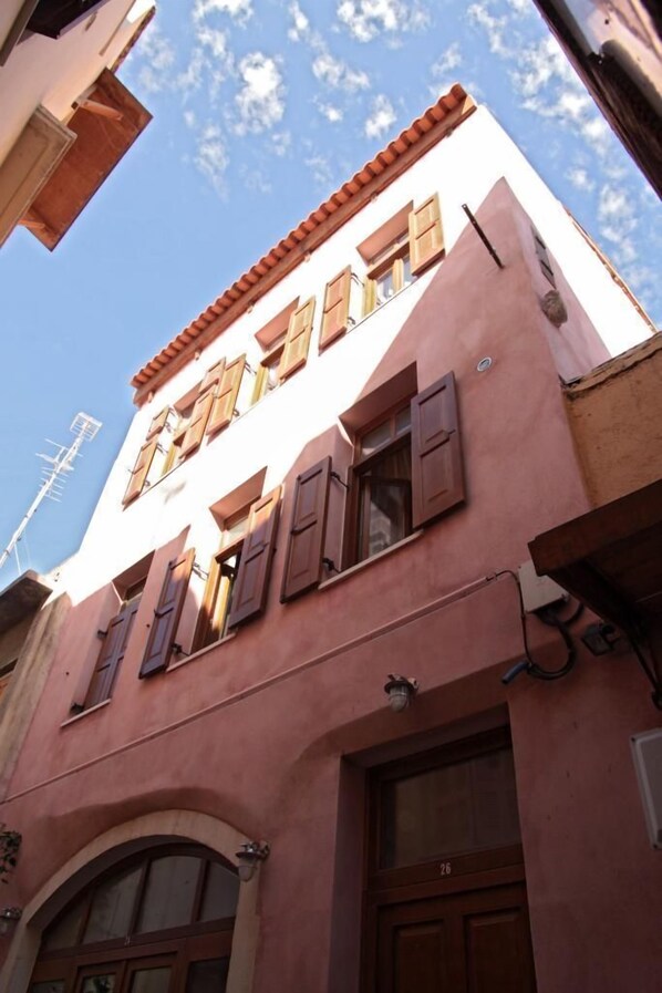 Mặt tiền nơi lưu trú