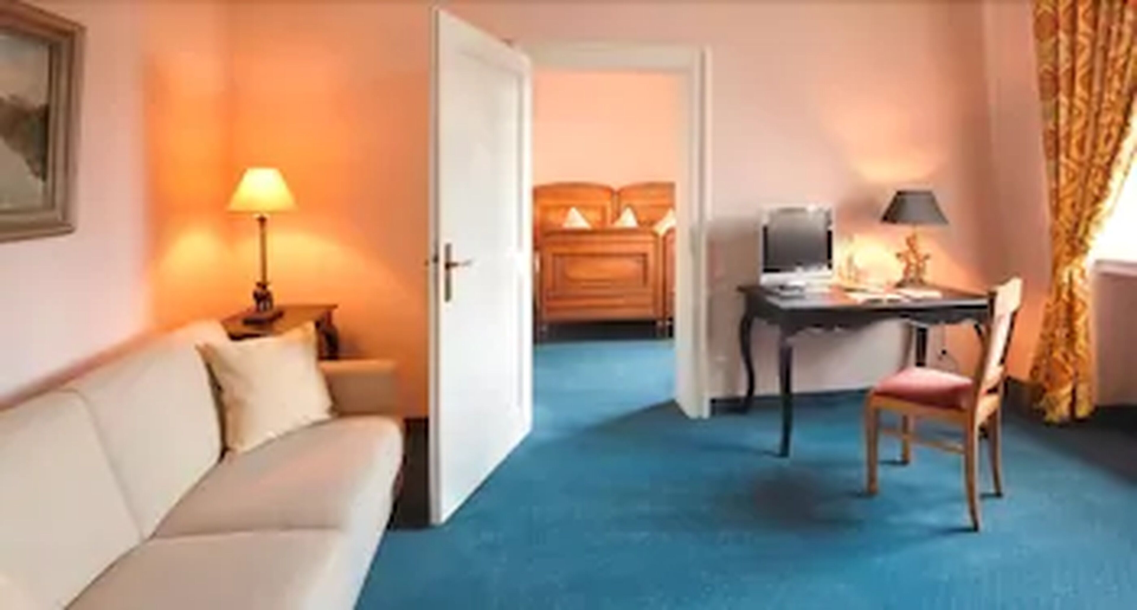 junior suite | living room | tv