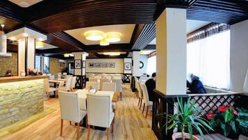 Breakfast, lunch and dinner served