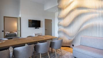 Sani Suite | Blackout drapes, iron/ironing board, free WiFi, bed sheets