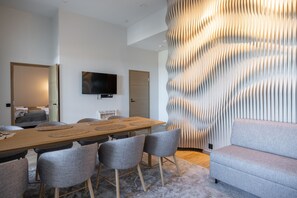 Sani Suite | Verdunkelungsvorhänge, Bügeleisen/Bügelbrett, kostenloses WLAN