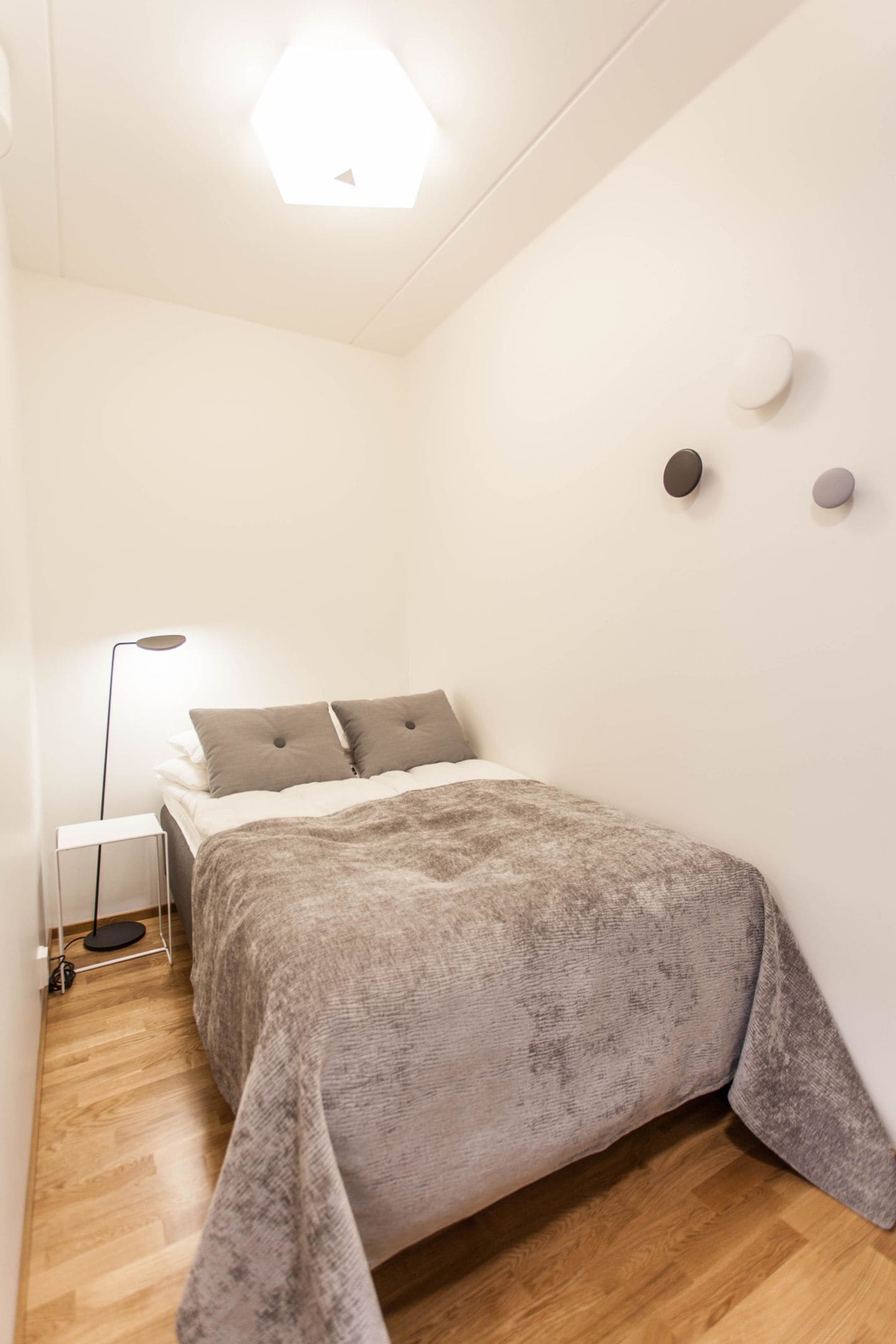 Apartment Solo | Cortinas blackout, tabla de planchar con plancha y wifi gratis 