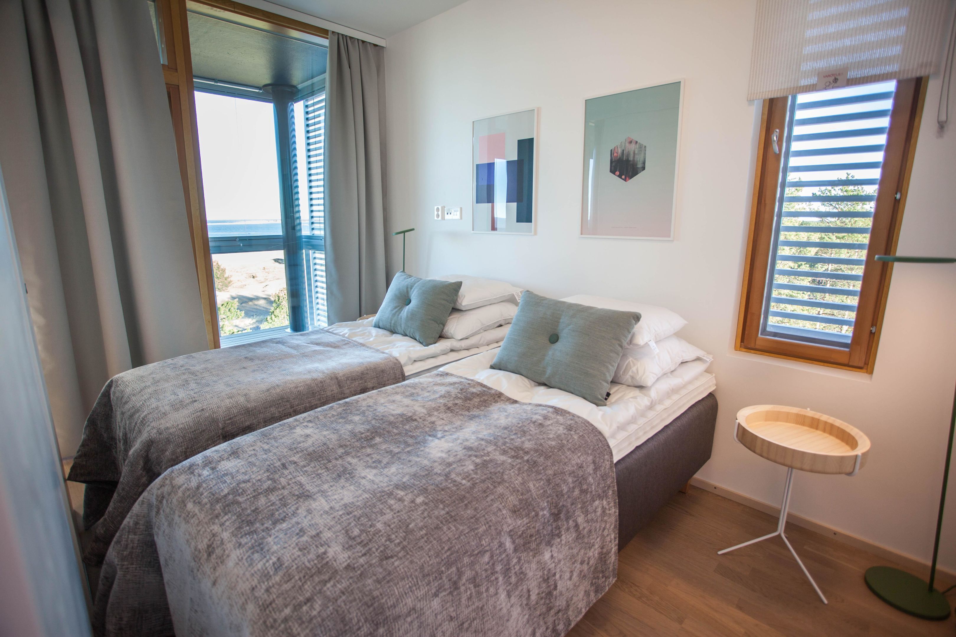 Cortinas blackout, tabla de planchar con plancha y wifi gratis 