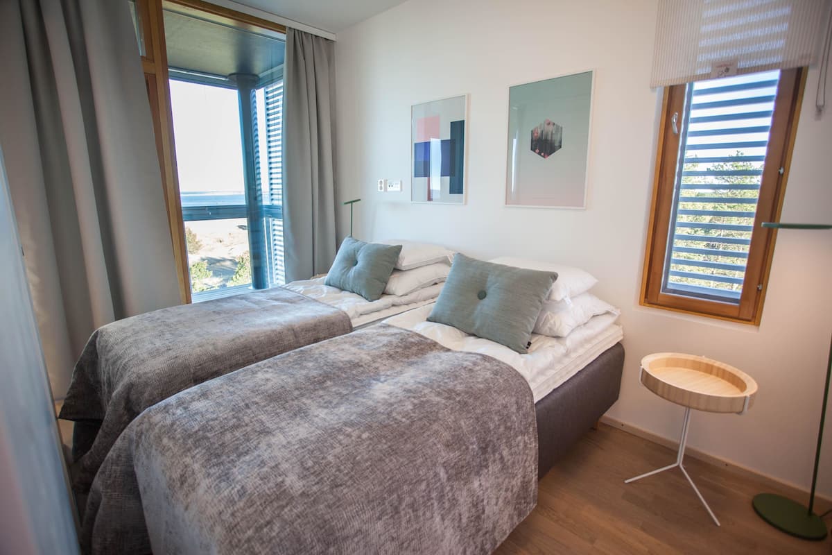 Cortinas blackout, tabla de planchar con plancha y wifi gratis