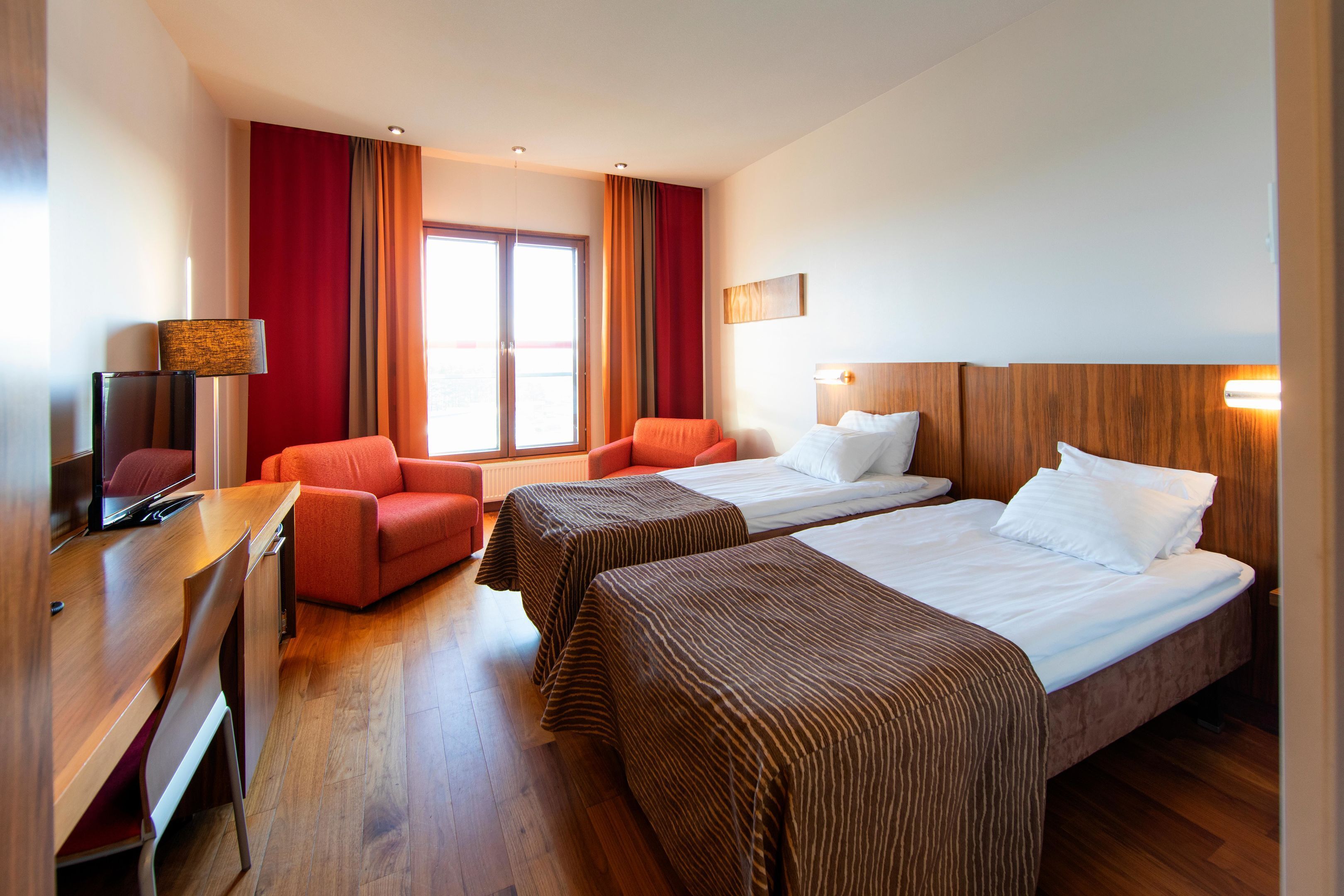 Standard | Cortinas blackout, tabla de planchar con plancha y wifi gratis 