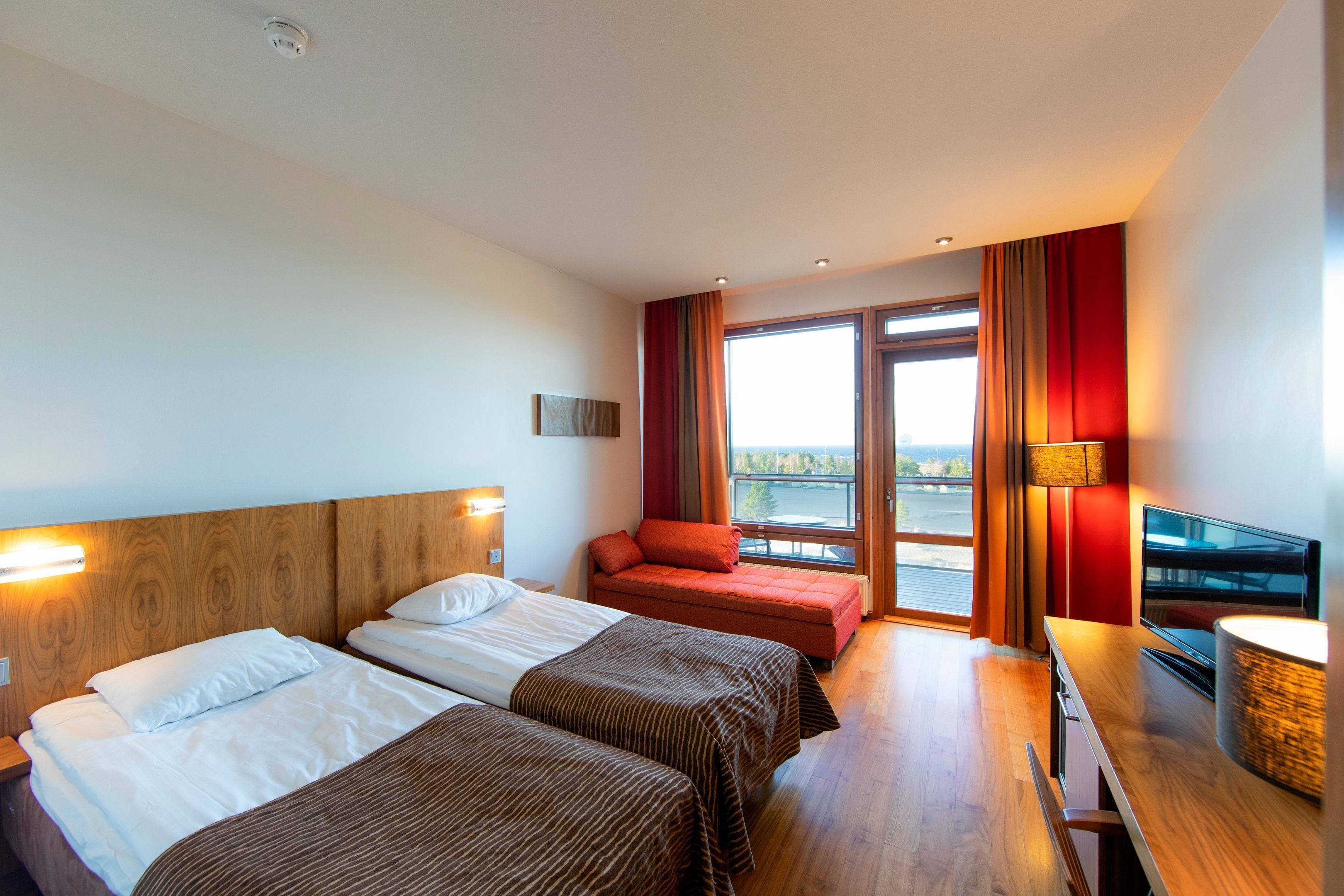 Superior | Cortinas blackout, tabla de planchar con plancha y wifi gratis 