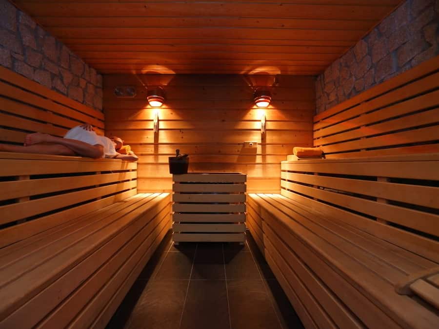 Sauna, boblebad, tyrkisk bad/hammam, kropsbehandlinger