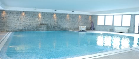 Indoor pool, pool loungers