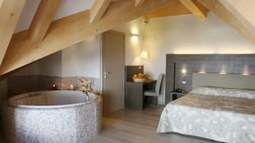 Suite | Down duvets, in-room safe, desk, blackout curtains