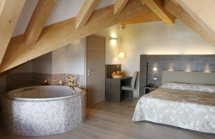 Suite | Down comforters, in-room safe, desk, blackout drapes