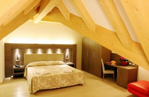 Suite | 1 bedroom, down comforters, in-room safe, desk