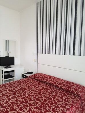 Standard Quadruple Room | Hypo-allergenic bedding, minibar, in-room safe, free WiFi