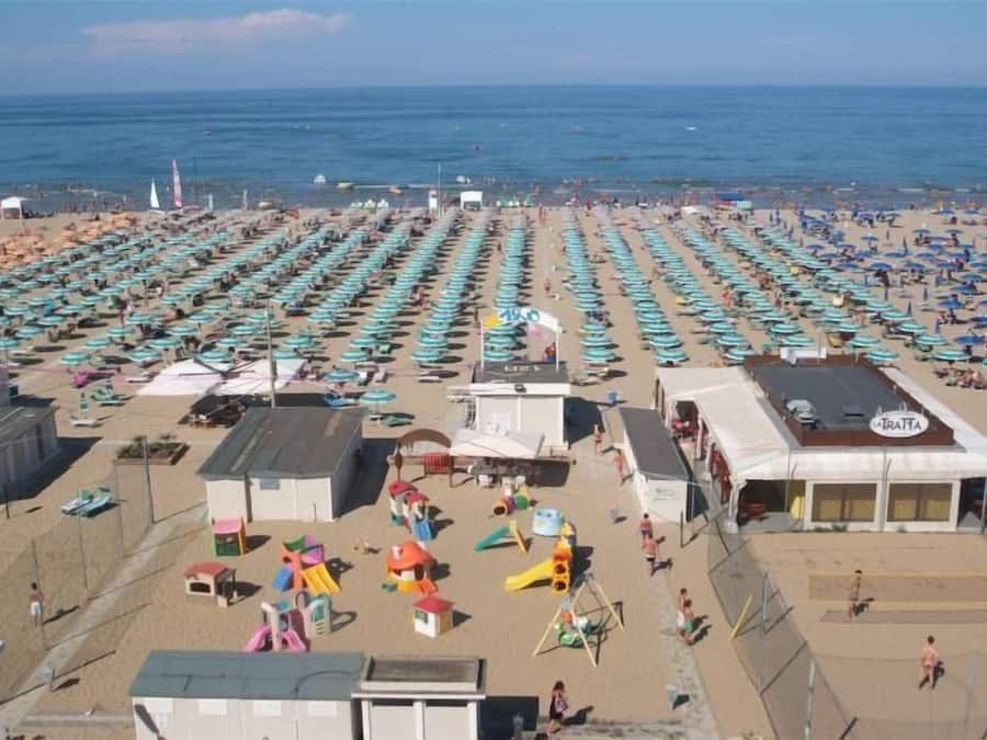 Una spiaggia nelle vicinanze