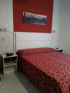 Standard Double Room | Hypo-allergenic bedding, minibar, in-room safe, free WiFi - Hotel Mizar (Rimini)