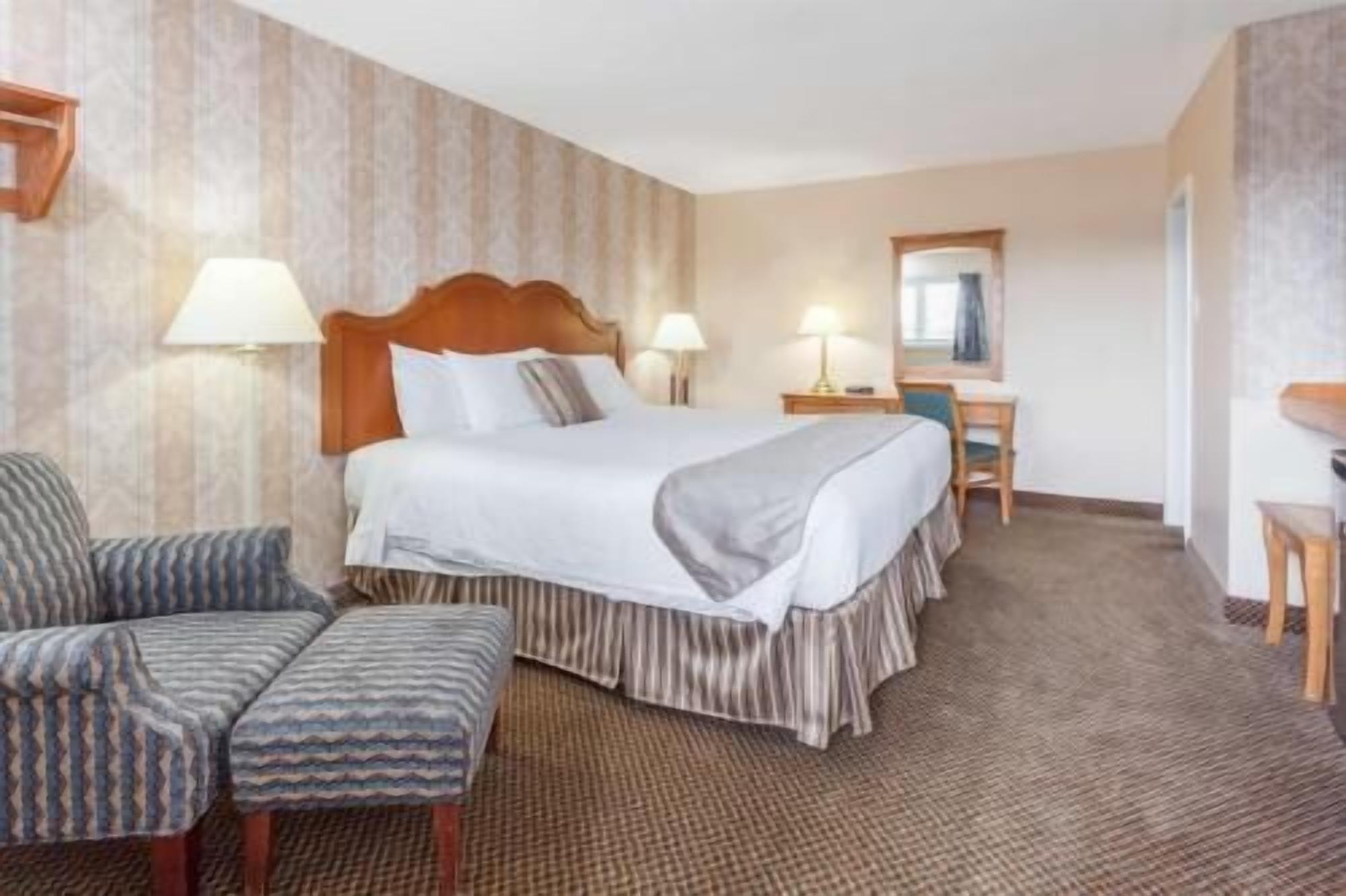 Escritorio, wifi gratis y ropa de cama 