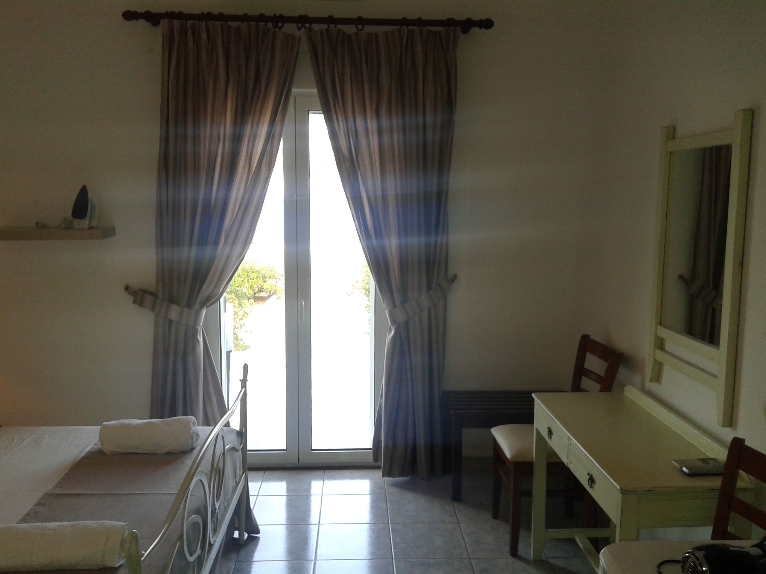 29-inch flat-screen tv with cable channels