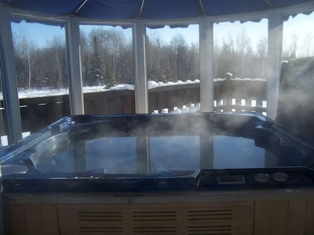 Heitur pottur innandyra