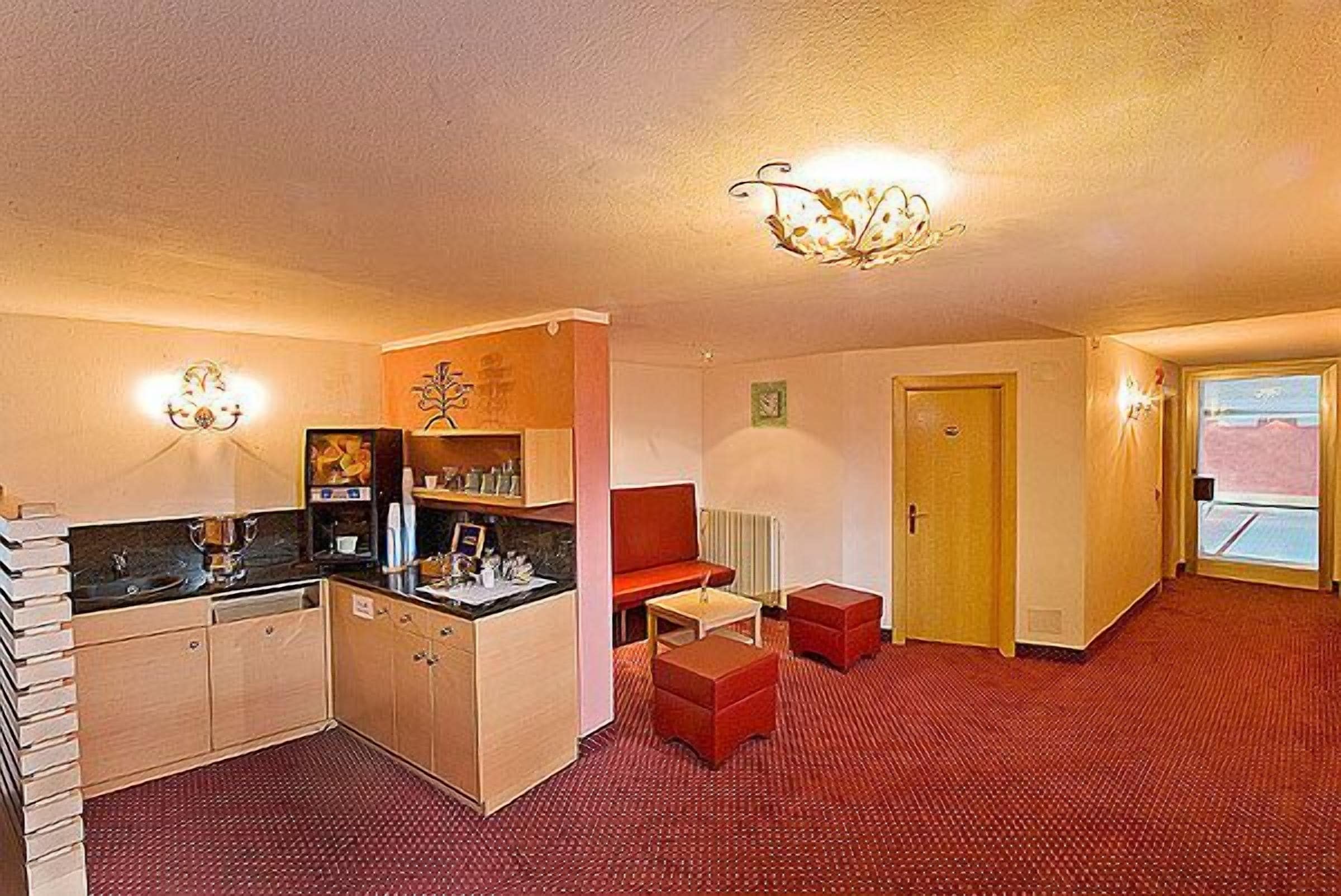 sauna, steam room, turkish bath/hammam, body treatments, facials