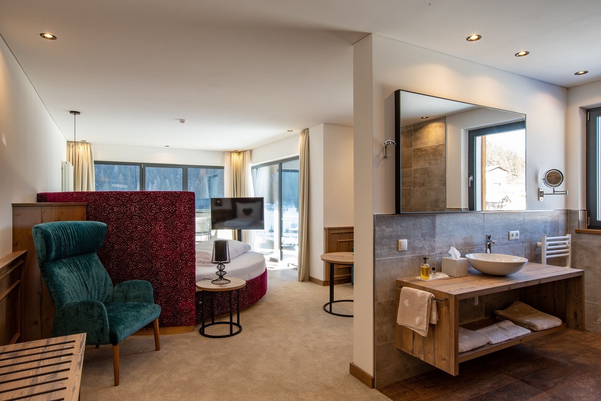 1 bedroom, hypo-allergenic bedding, minibar, in-room safe