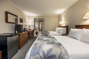 Executive Double Room, 2 Double Beds  | 獨特裝修、書桌、手提電腦工作空間、熨斗/熨衫板