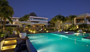Outdoor pool, pool umbrellas - Leora Beach by Horizon Holidays (Tamarin)