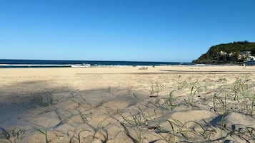 Una playa cerca