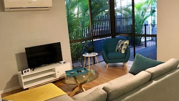 Deluxe Apartment | Living area