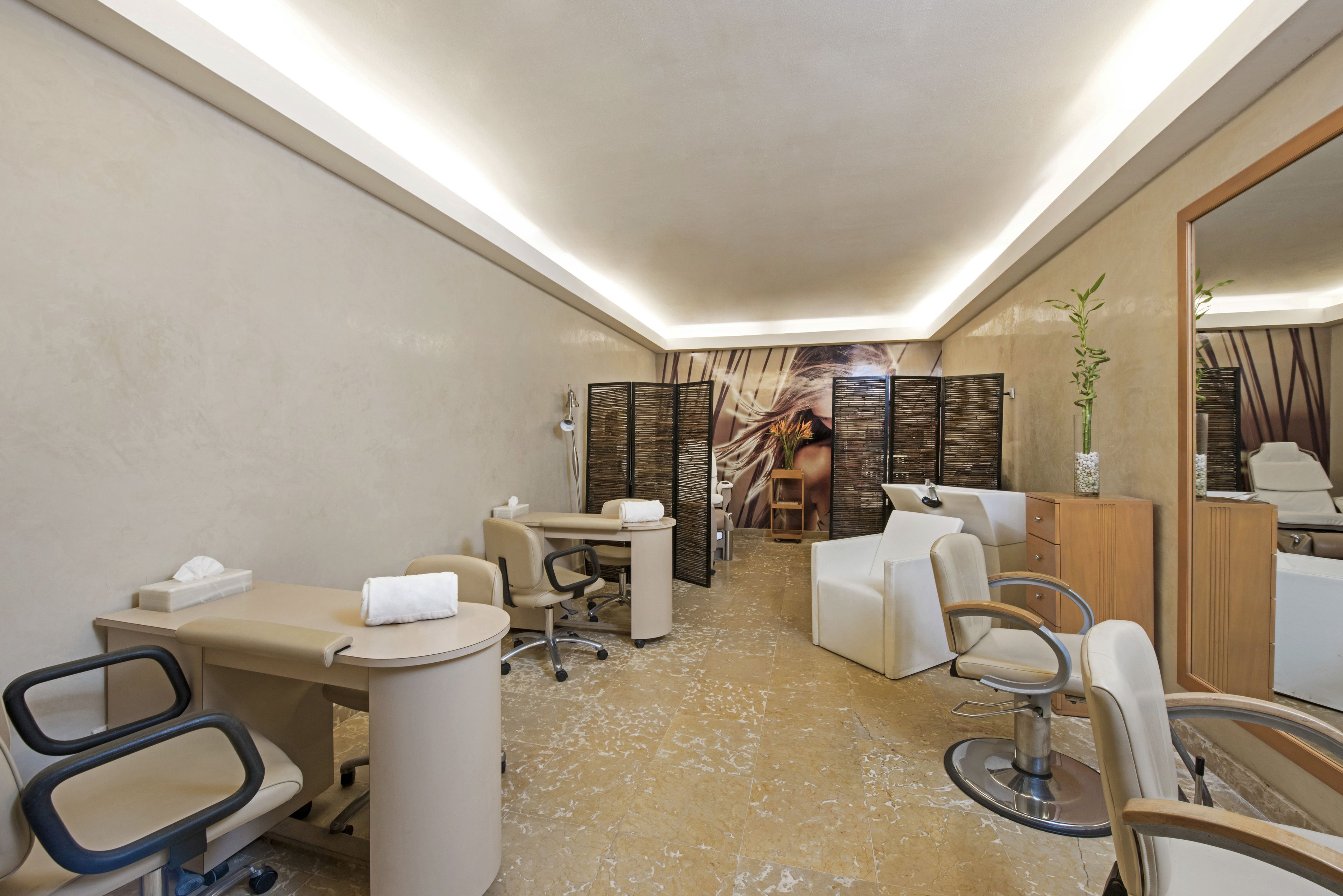 Couples treatment rooms, sauna, hot tub, Turkish bath, body treatments