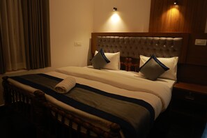 Deluxe Double or Twin Room | In-room safe, free WiFi, bed sheets, wheelchair access