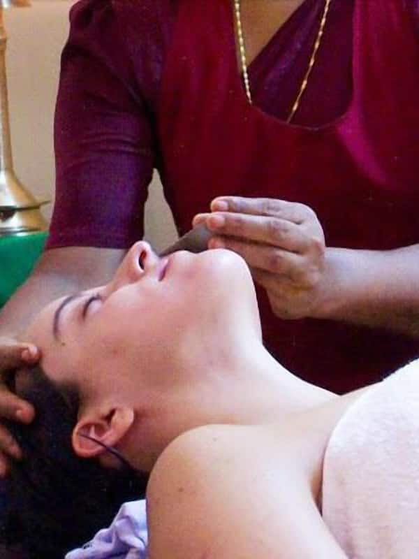 Couples treatment rooms, body treatments, aromatherapy, body scrubs