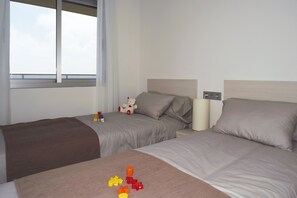 Blackout curtains, cots/infant beds, free WiFi, bed sheets - Hotel La Manga (San Javier)