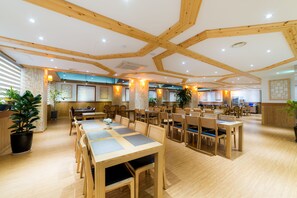 Breakfast served - Reborn Suwon Silkroad Hotel (Suwon)