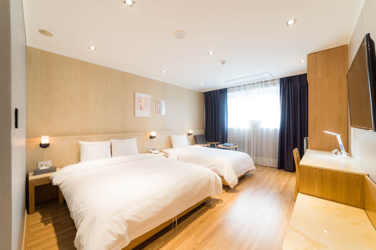 1 habitación y artículos del minibar gratis
