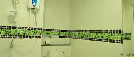 Superior Double Room | Bathroom | Shower, hair dryer, towels, soap