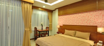 Green Harbor Hotel & Service Apartment