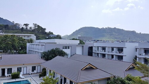 Green Harbor Hotel & Service Apartment