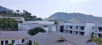 Green Harbor Hotel & Service Apartment