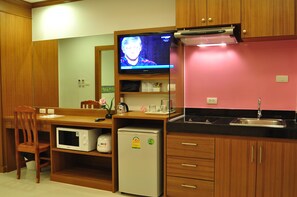 Superior Double Room | Private kitchenette | Fridge, microwave, stovetop, electric kettle - Green Harbor Hotel & Service Apartment (Patong)