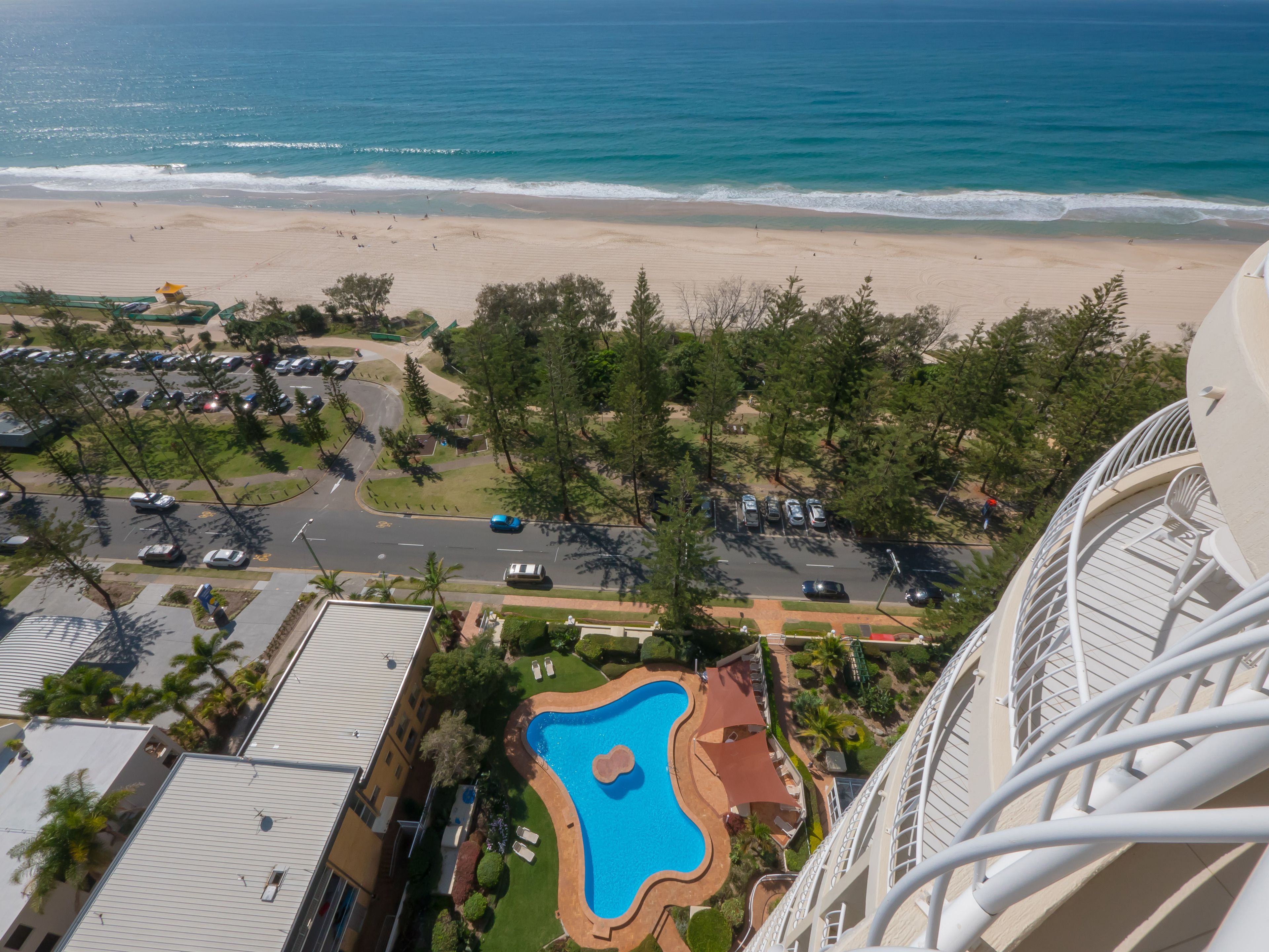Burleigh Surf Apartments — image 3