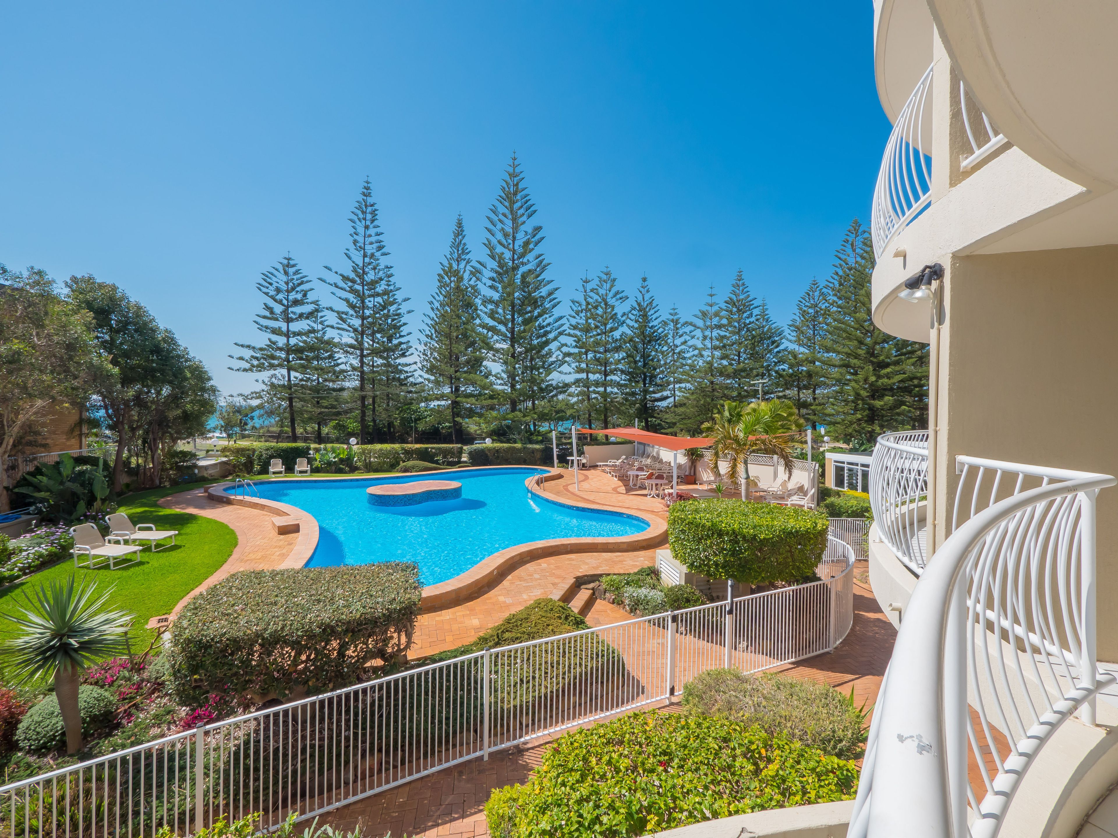 Burleigh Surf Apartments — image 10