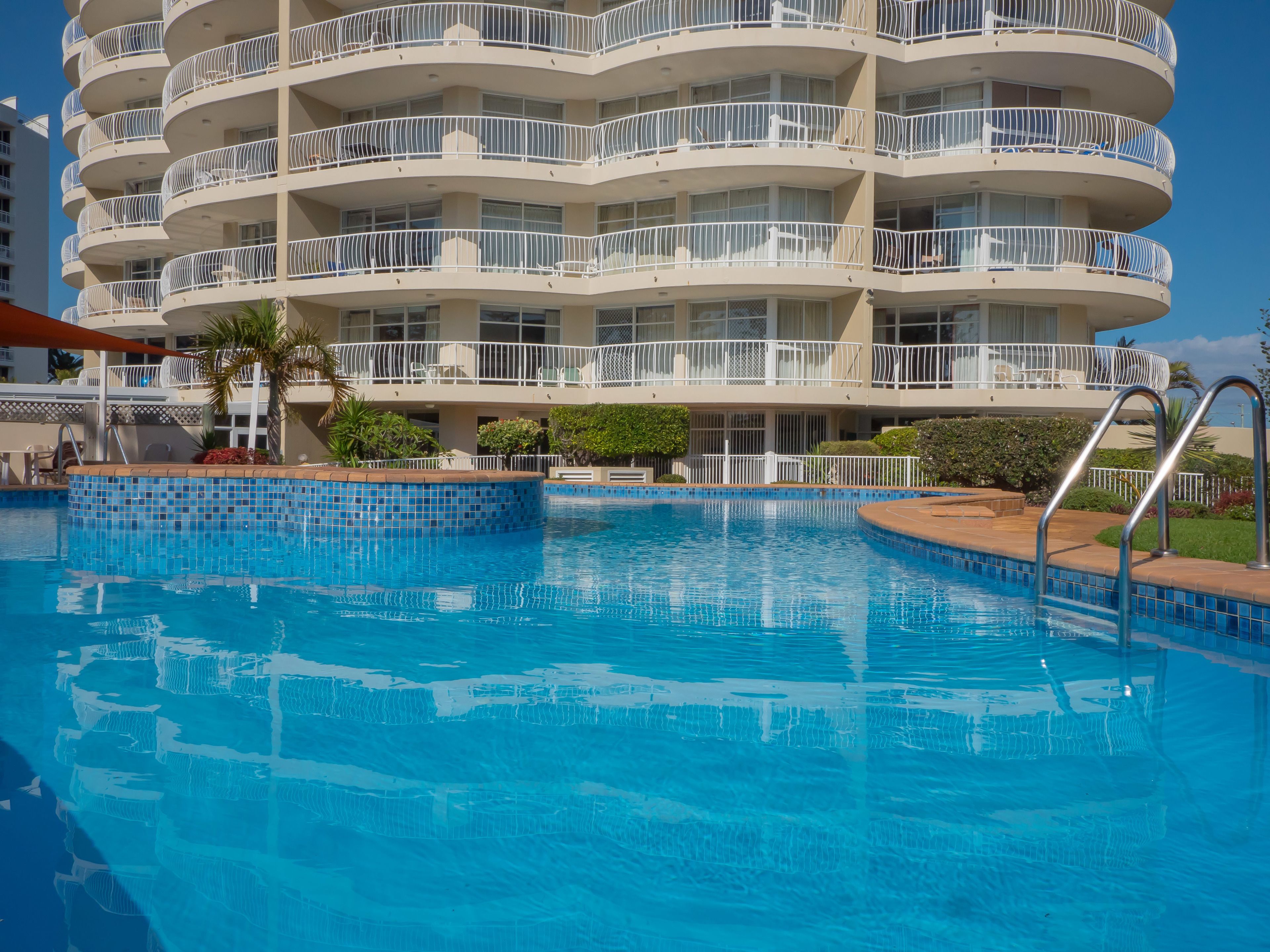 Burleigh Surf Apartments — image 2