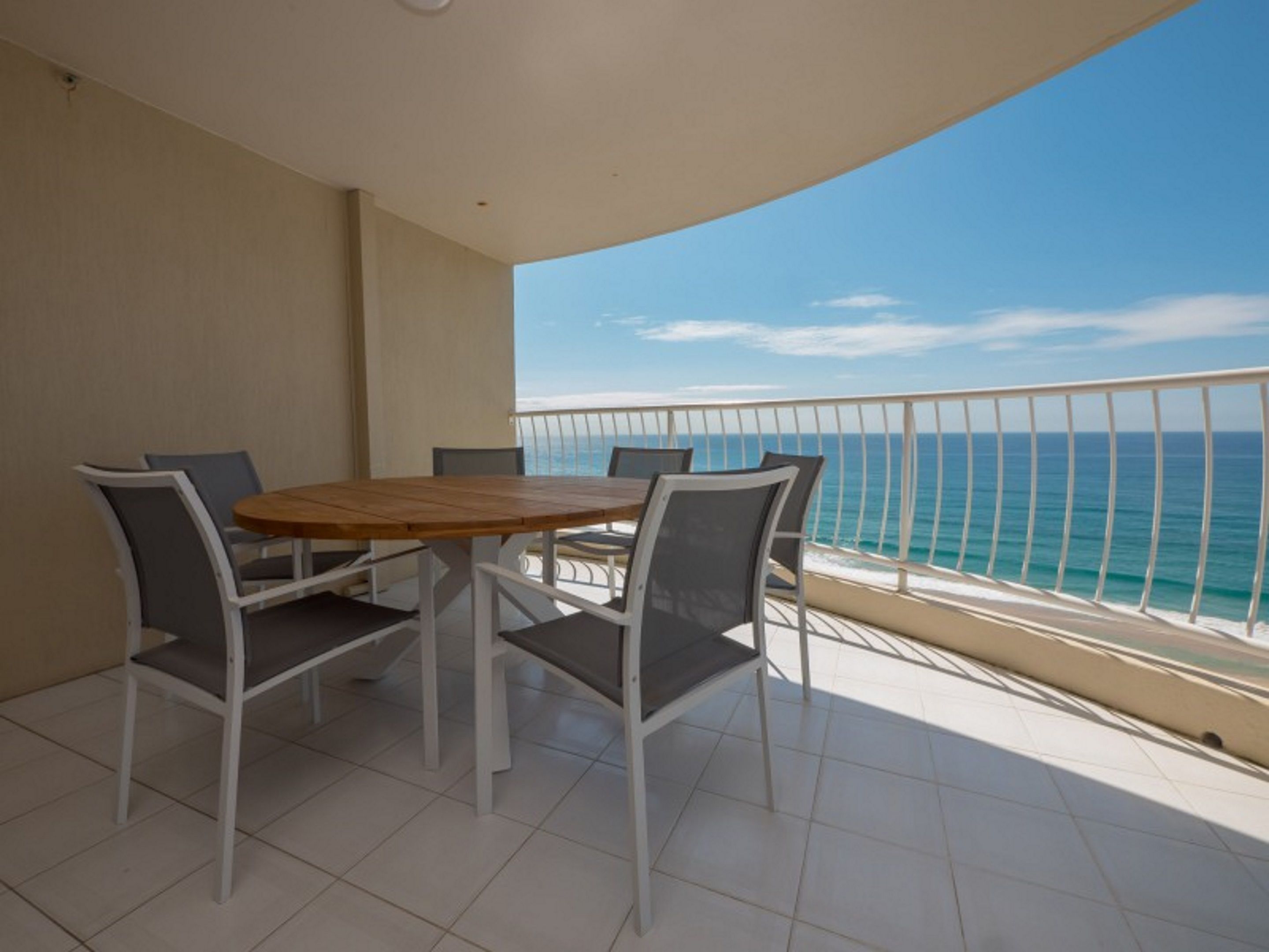Burleigh Surf Apartments — image 9