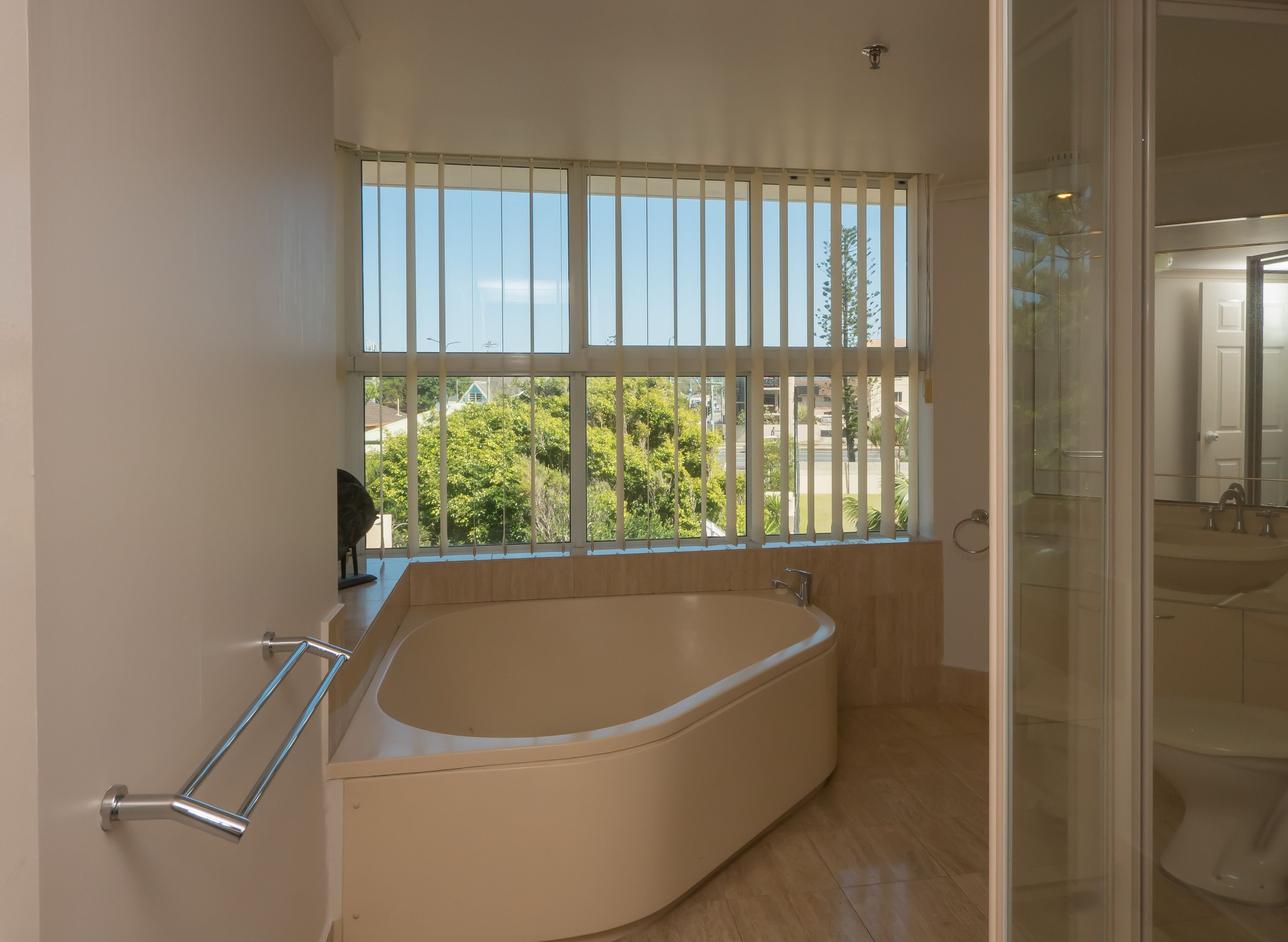 Burleigh Surf Apartments — image 15