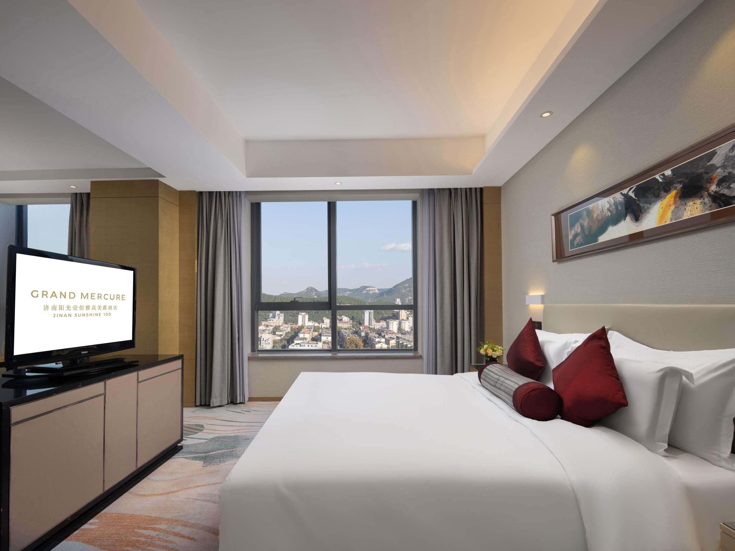 Roupas de cama premium, edredons de pluma, frigobar, cofres nos quartos