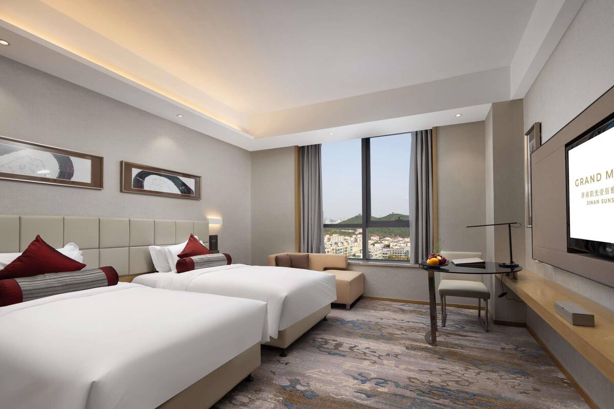 1 bedroom, premium bedding, down comforters, minibar