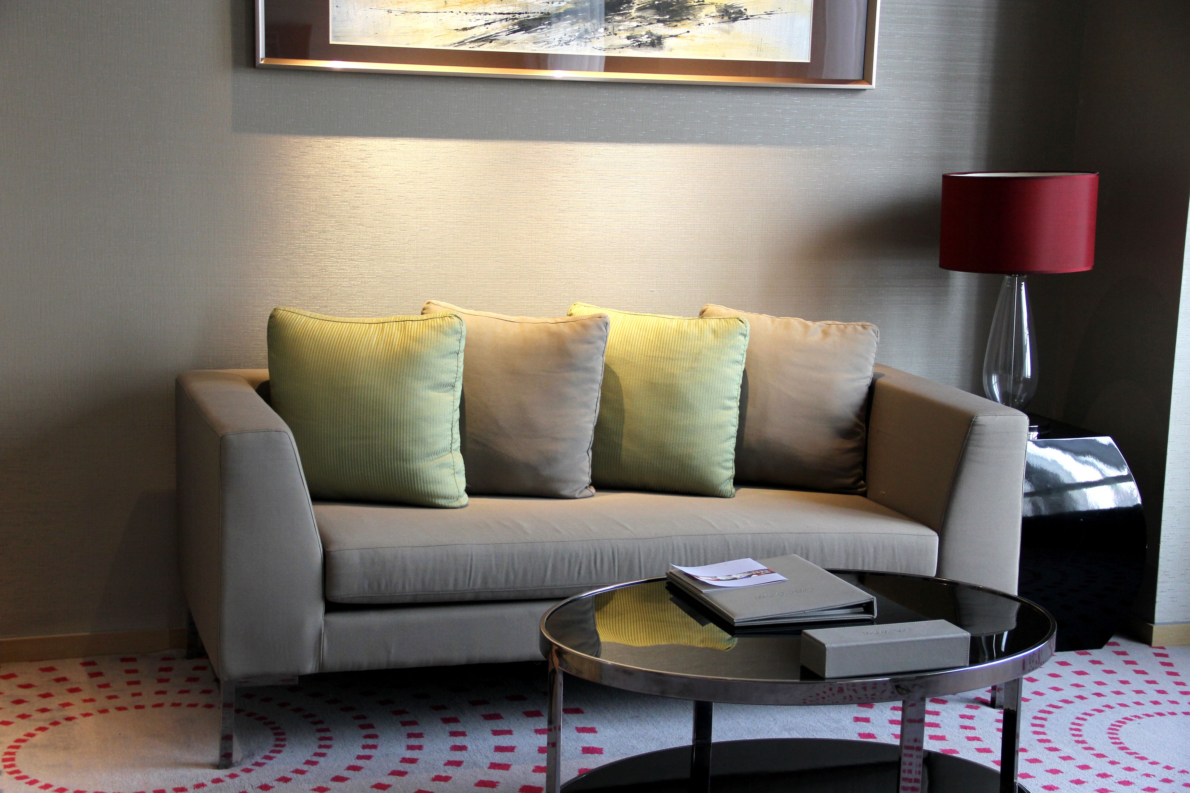 executive suite, 1 double bed | living area | led tv