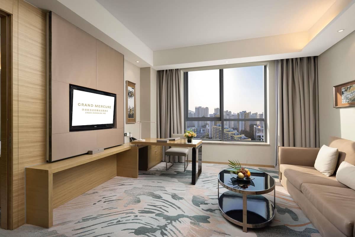 1 bedroom, premium bedding, down duvets, minibar