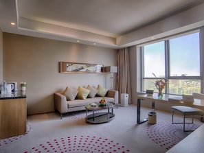 Deluxe Suite, 1 King Bed | 1 bedroom, premium bedding, down comforters, minibar