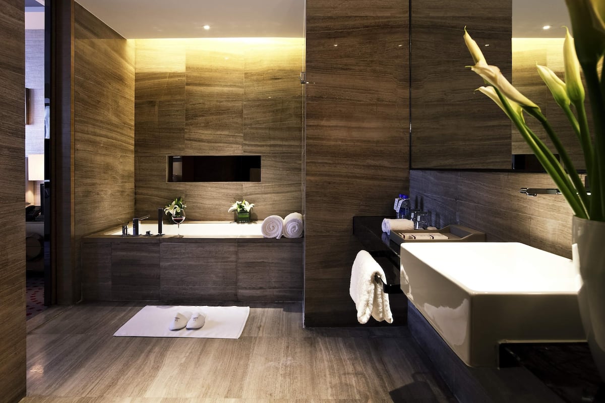 Suite ejecutiva, 1 cama matrimonial | 1 habitación, ropa de cama de alta calidad, edredón y minibar