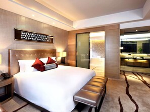 Phòng Suite Executive, 1 giường đôi | Bộ đồ giường cao cấp, chăn bông, minibar, két bảo mật tại phòng 